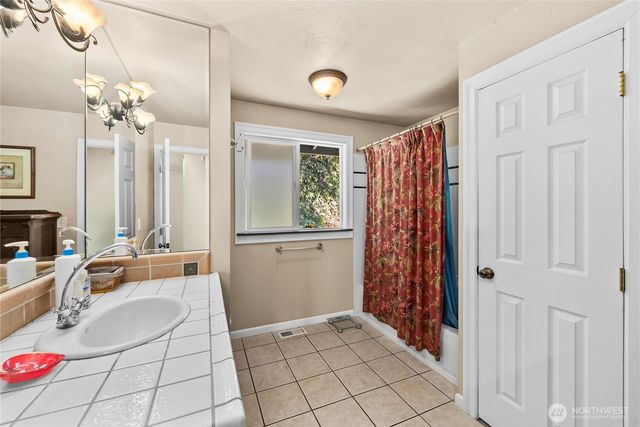 5027 Varco Road NE, Tacoma, WA 98422
