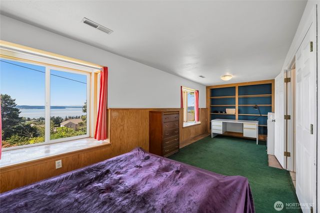 5027 Varco Road NE, Tacoma, WA 98422