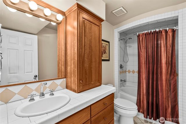 5027 Varco Road NE, Tacoma, WA 98422