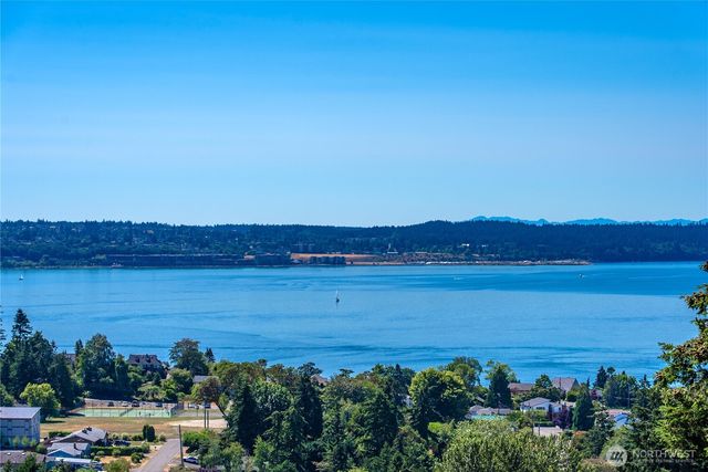5027 Varco Road NE, Tacoma, WA 98422