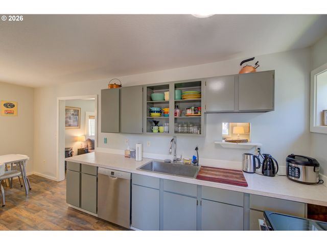 335 9TH Ave, Seaside, OR 97138