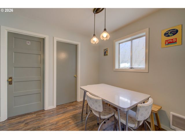 335 9TH Ave, Seaside, OR 97138