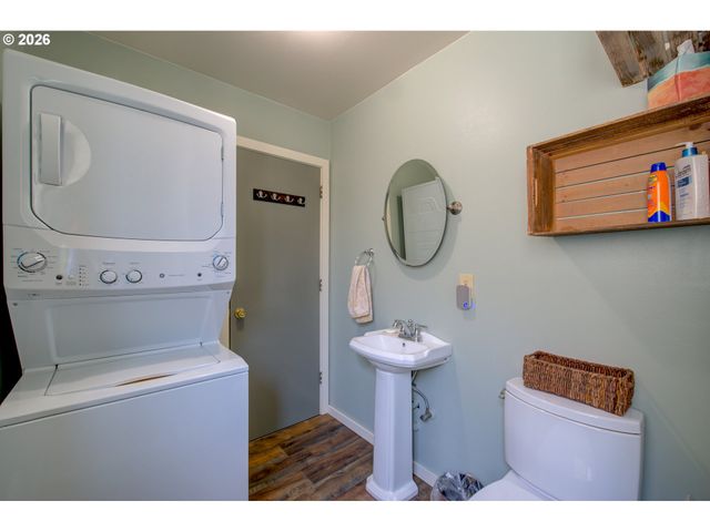335 9TH Ave, Seaside, OR 97138