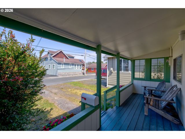 335 9TH Ave, Seaside, OR 97138