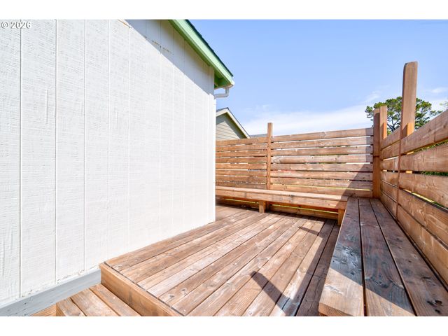 335 9TH Ave, Seaside, OR 97138