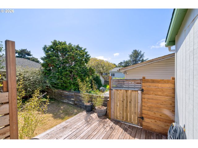 335 9TH Ave, Seaside, OR 97138