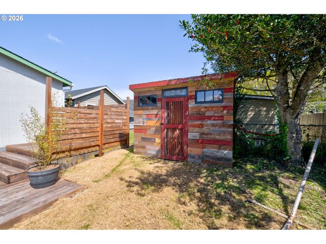 335 9TH Ave, Seaside, OR 97138