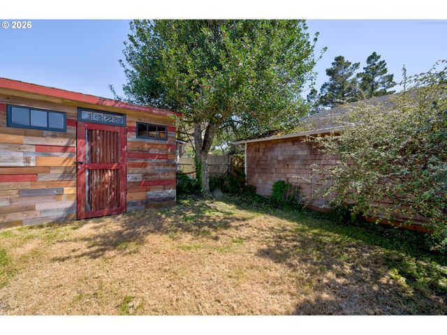 335 9TH Ave, Seaside, OR 97138