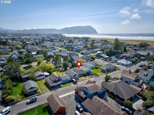 335 9TH Ave, Seaside, OR 97138