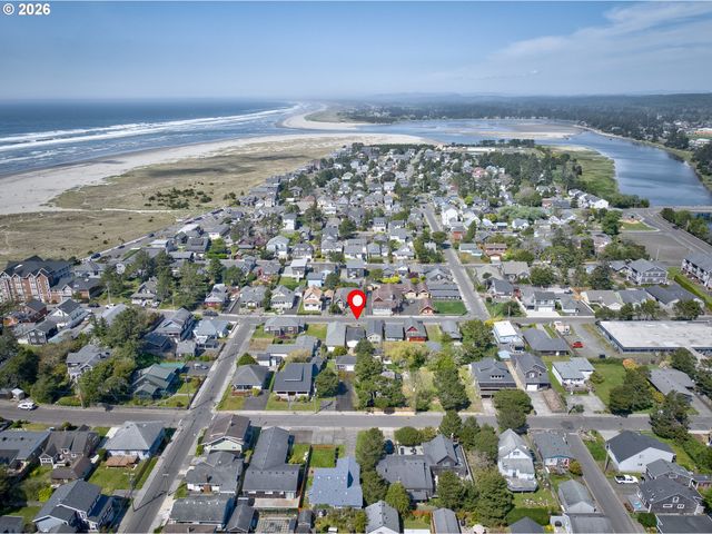 335 9TH Ave, Seaside, OR 97138