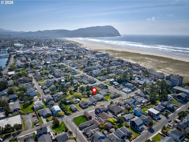 335 9TH Ave, Seaside, OR 97138