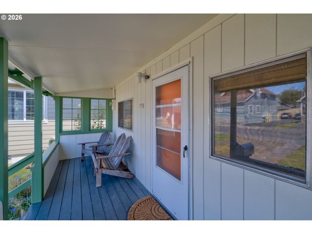 335 9TH Ave, Seaside, OR 97138