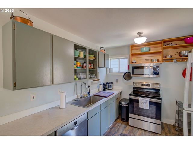 335 9TH Ave, Seaside, OR 97138