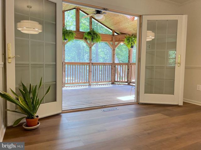12 CLOVER HILL DR, Stafford, VA 22556