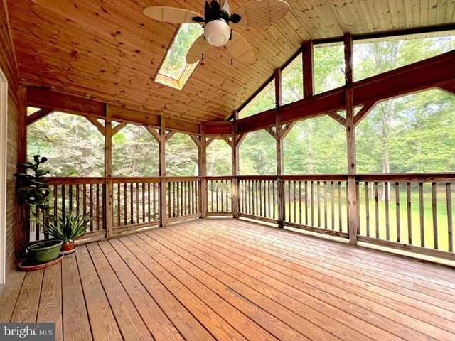 12 CLOVER HILL DR, Stafford, VA 22556