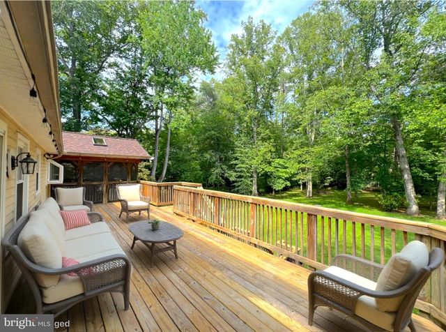 12 CLOVER HILL DR, Stafford, VA 22556