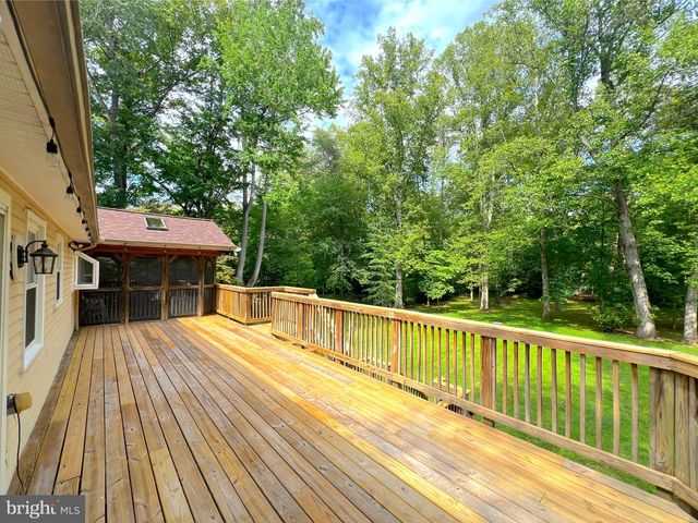 12 CLOVER HILL DR, Stafford, VA 22556