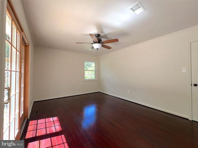 12 CLOVER HILL DR, Stafford, VA 22556