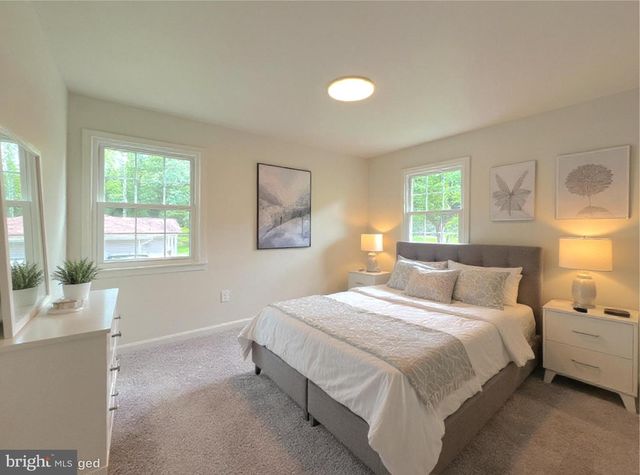12 CLOVER HILL DR, Stafford, VA 22556