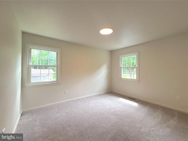 12 CLOVER HILL DR, Stafford, VA 22556