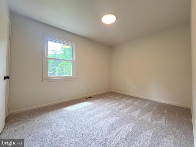 12 CLOVER HILL DR, Stafford, VA 22556