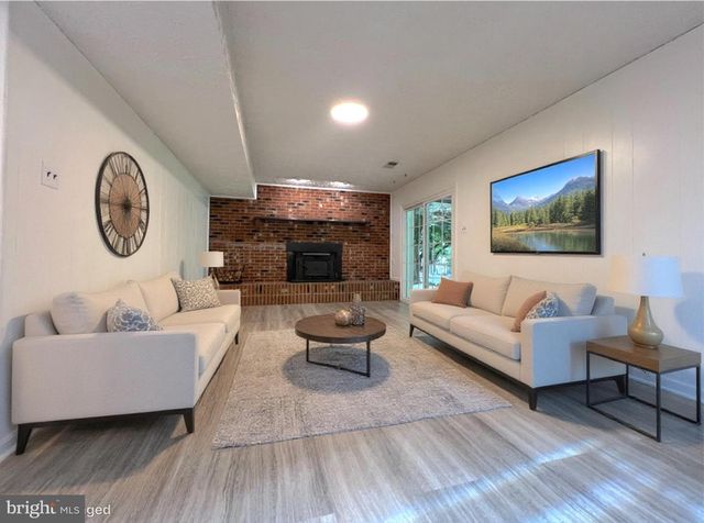 12 CLOVER HILL DR, Stafford, VA 22556