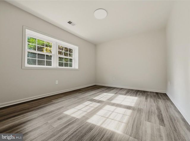 12 CLOVER HILL DR, Stafford, VA 22556