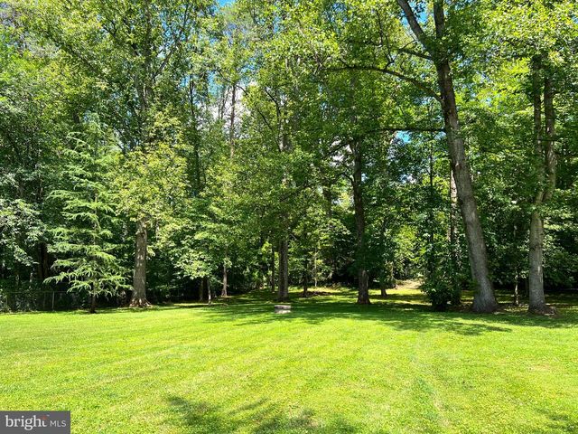 12 CLOVER HILL DR, Stafford, VA 22556