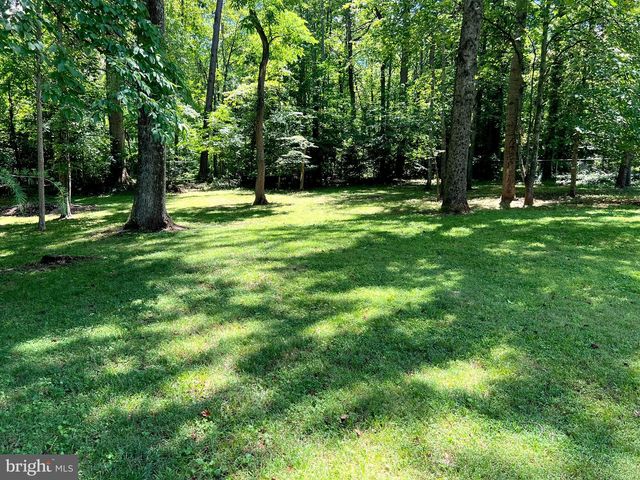 12 CLOVER HILL DR, Stafford, VA 22556