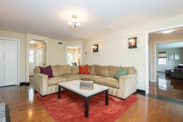 25 Ellen Road, Stoneham, MA 02180