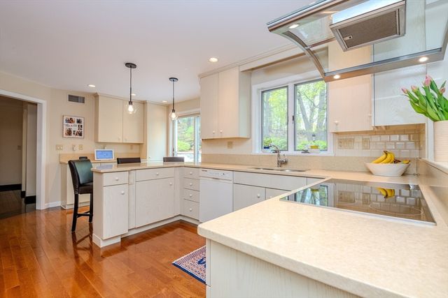 25 Ellen Road, Stoneham, MA 02180