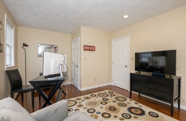 25 Ellen Road, Stoneham, MA 02180