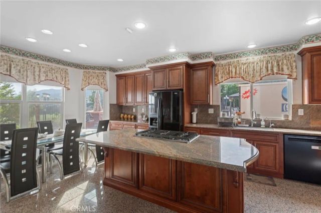 3995 Holly Springs Drive, Corona, CA 92881