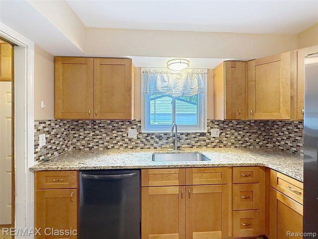 25070 Hayes Street, Taylor, MI 48180