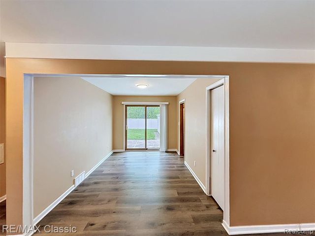 25070 Hayes Street, Taylor, MI 48180