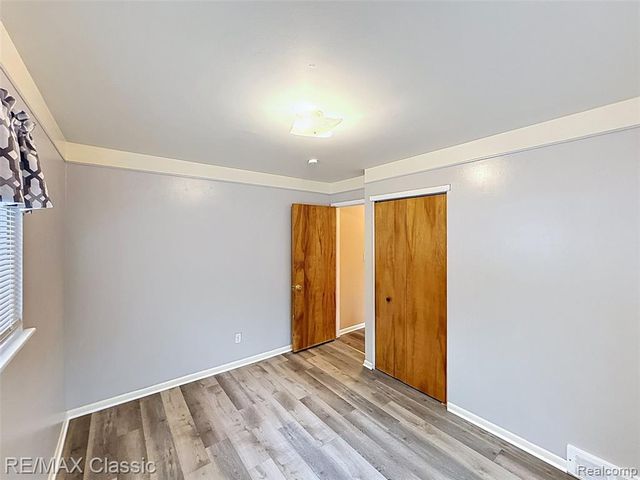 25070 Hayes Street, Taylor, MI 48180