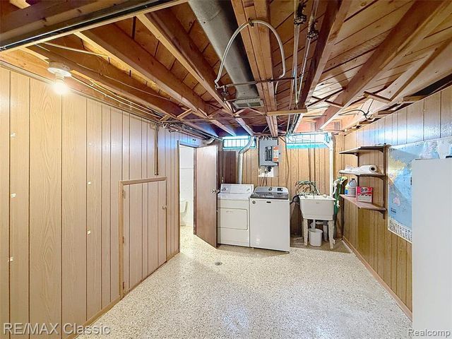25070 Hayes Street, Taylor, MI 48180