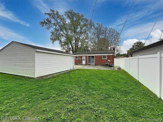 25070 Hayes Street, Taylor, MI 48180