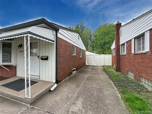 25070 Hayes Street, Taylor, MI 48180