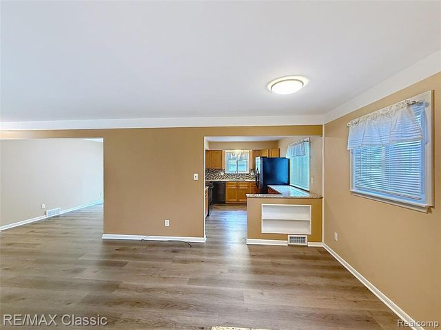 25070 Hayes Street, Taylor, MI 48180