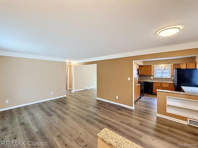 25070 Hayes Street, Taylor, MI 48180
