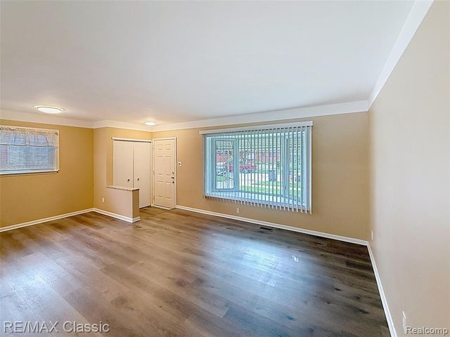 25070 Hayes Street, Taylor, MI 48180