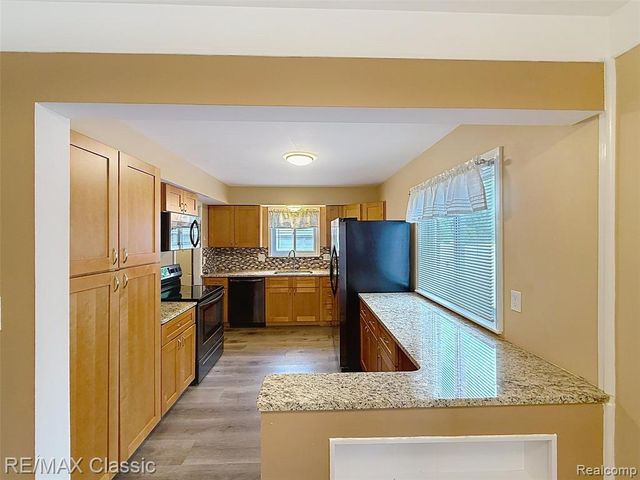 25070 Hayes Street, Taylor, MI 48180