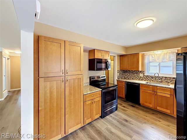 25070 Hayes Street, Taylor, MI 48180