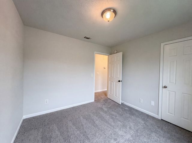 1125 Sima Shabat Ct, La Vergne, TN 37086
