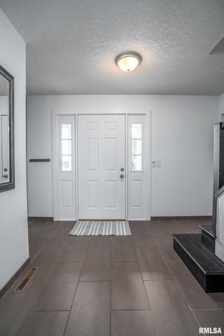 4200 BELMONT Road, Bettendorf, IA 52722