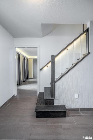 4200 BELMONT Road, Bettendorf, IA 52722