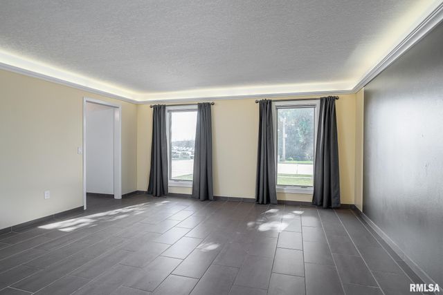 4200 BELMONT Road, Bettendorf, IA 52722