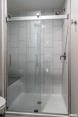 4200 BELMONT Road, Bettendorf, IA 52722