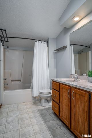 4200 BELMONT Road, Bettendorf, IA 52722